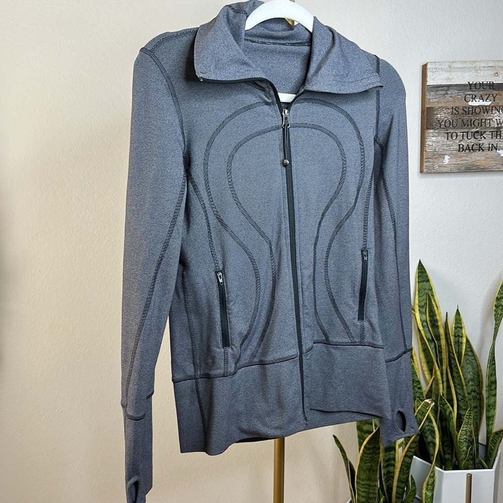 42. Lululemon In Stride Jacket - Picture 4 of 7